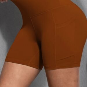 Sports yoga shorts with pockets